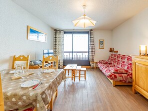 TV - Large studio in Saint-François-Longchamp, 4 people (Saint-François-Longchamp)