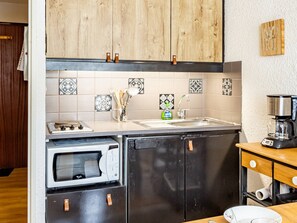 Fridge, microwave, cookware/dishes/utensils