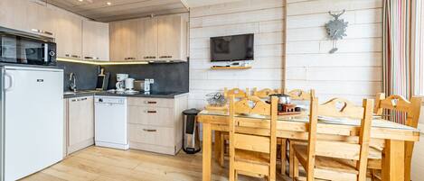 Réfrigérateur, micro-ondes, lave-vaisselle