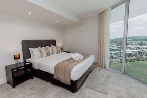 4 bedrooms, desk, iron/ironing board, WiFi