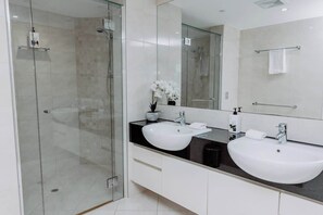 Shower, towels
