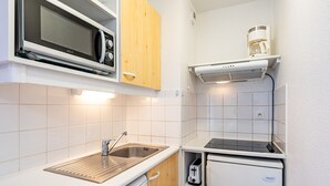 Kjøleskap, mikrobølgeovn og oppvaskmaskin