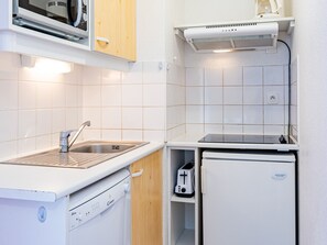 Køleskab, mikrobølgeovn, opvaskemaskine