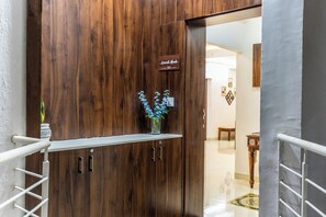 Interior - 3-bedroom apartment in peaceful Udaipur with AC, WiFi Free,Parking and Breakfast (Udaipur)