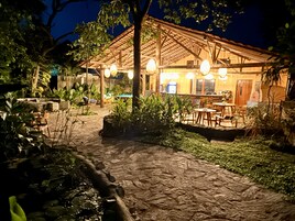 2 bars/lounges, 2 poolside bars