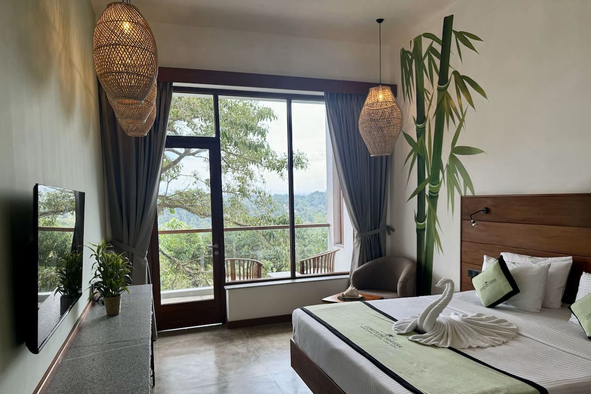 2 bedrooms, minibar, in-room safe, desk
