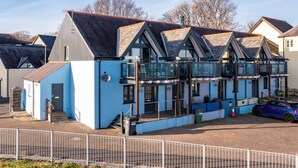 Unclassified image, 3 of 36, button - The Chandlery - Panoramic Sea Views With Parking (Saundersfoot)
