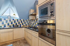 House - The Chandlery - Panoramic Sea Views With Parking (Saundersfoot)