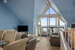 3 bedrooms - The Chandlery - Panoramic Sea Views With Parking (Saundersfoot)