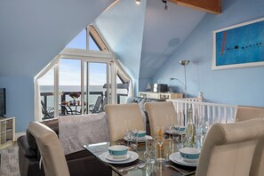 3 bedrooms - The Chandlery - Panoramic Sea Views With Parking (Saundersfoot)
