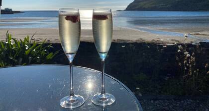 Beautiful cottage opposite Port Erin bay. Garden above beach. Fabulous sunsets!