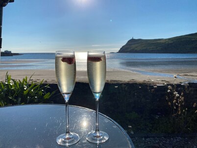 Beautiful cottage opposite Port Erin bay. Garden above beach. Fabulous sunsets!