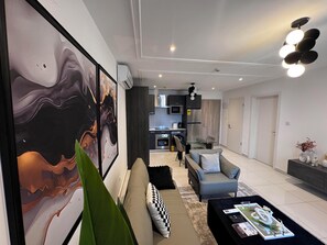 Appartement Deluxe, vue sur la ville | Fer et planche à repasser, accès au Wi-Fi (inclus)