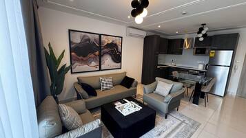 Deluxe Apartment, City View | Iron/ironing board, free WiFi