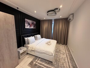 Deluxe-Apartment, Stadtblick | Bügeleisen/Bügelbrett, kostenloses WLAN