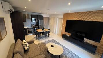 Deluxe Apartment, City View | Iron/ironing board, free WiFi