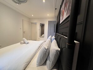 Deluxe Apartment, City View