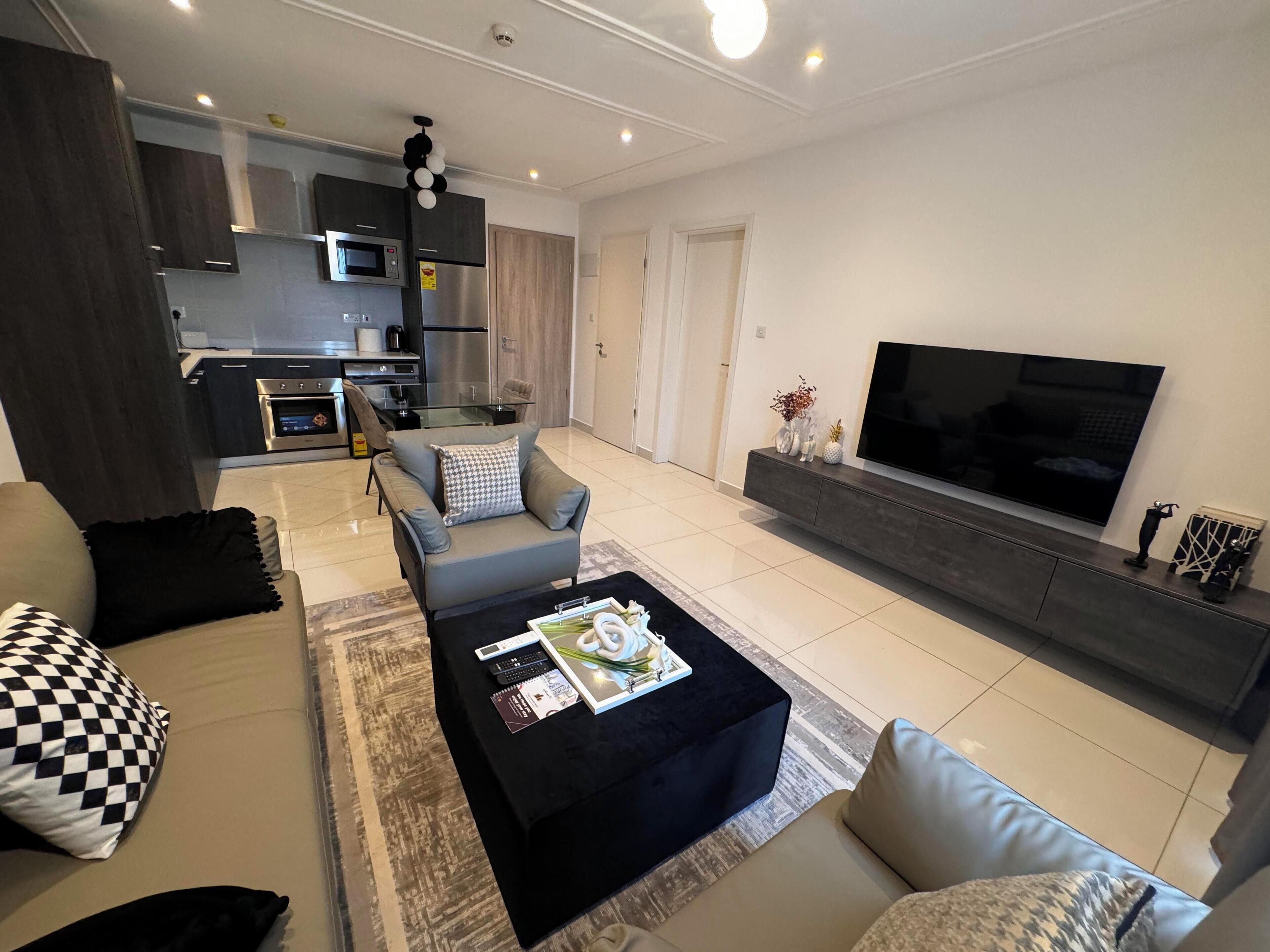 Apartemen Deluks, pemandangan kota | Setrika/meja setrika dan Wi-Fi gratis