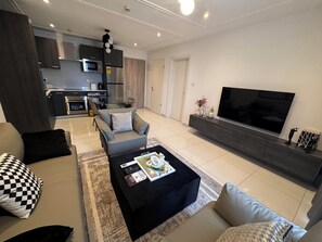 Appartement Deluxe, vue sur la ville | Fer et planche à repasser, accès au Wi-Fi (inclus)