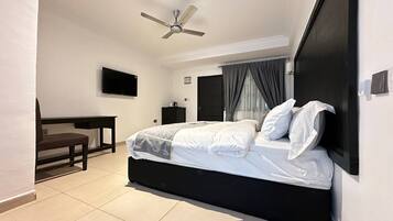 Deluxe suite, 1 kingsize bed | 1 slaapkamer, een bureau, een laptopwerkplek