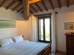 2 bedrooms, travel crib, WiFi, bed sheets - Italian countryside escape close to Rome (1 hr). With pool, gym & calisthenics (Amelia)