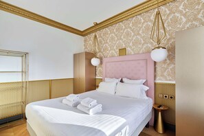 5 chambres, fer et planche à repasser, lit de bébé portatif, Wi-Fi