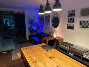 Smart TV, books, music library, stereo - Beachfront Apartment in Rio de Janeiro (Vidigal Rio de Janeiro)