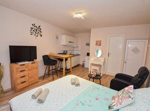 Studio (Studio Apartment) | Free WiFi - Charming Studio in the Heart of Rovinj, Steps From Carera Street (Rovinj)