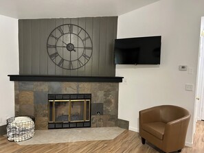 Interior - Spacious Home + private suite with separate entrance. Family friendly! (Prescott)