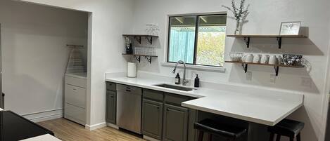 電子レンジ、オーブン、コンロ、食器洗い機