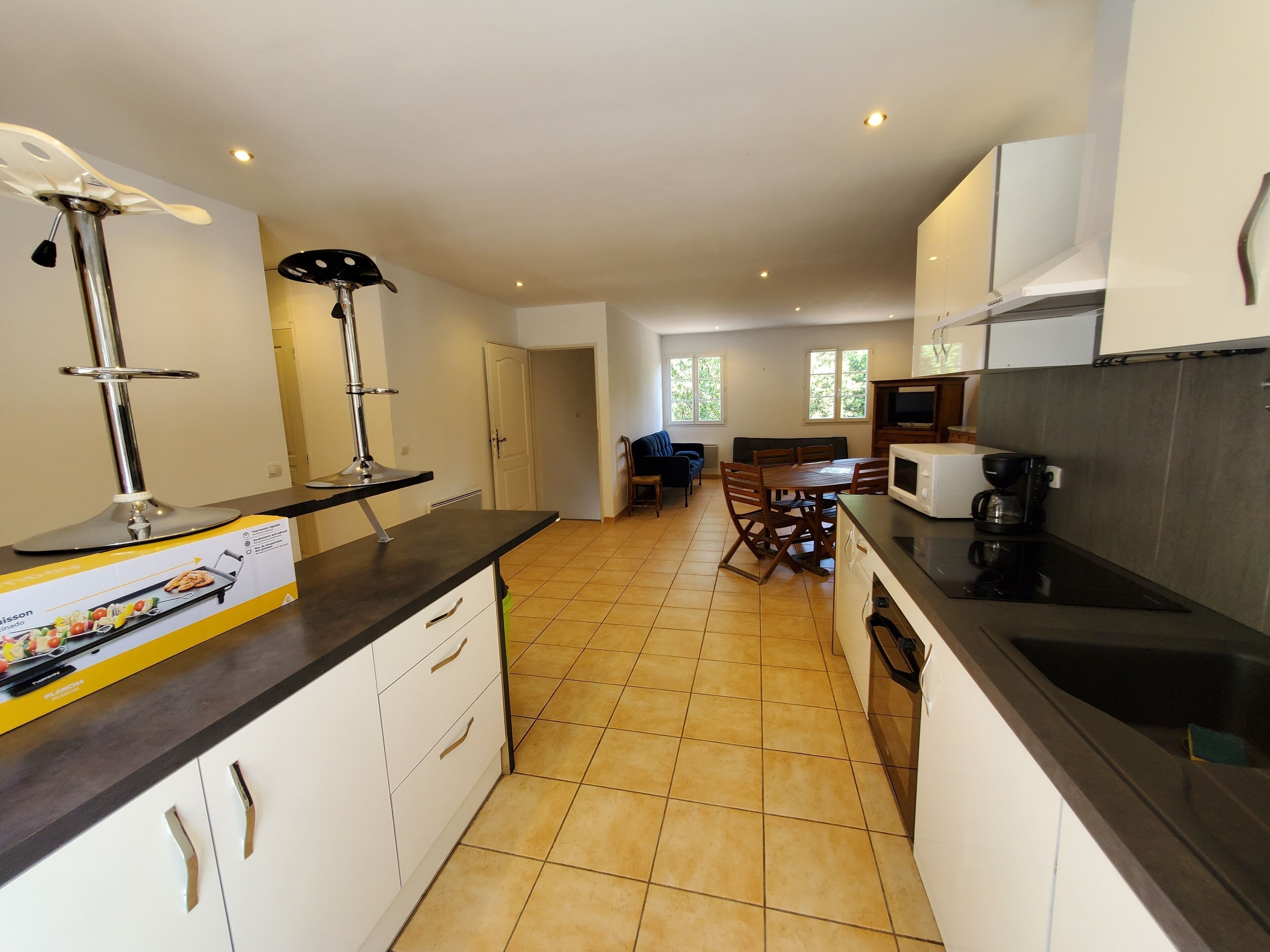 雪櫃、微波爐、焗爐、爐具