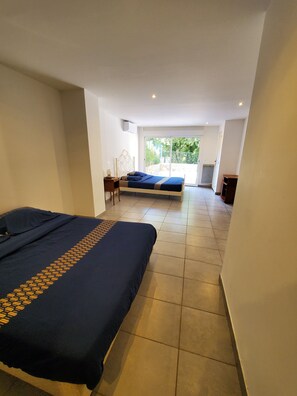 6 makuuhuonetta, vauvan matkasänky, ilmainen Wi-Fi, vuodevaatteet