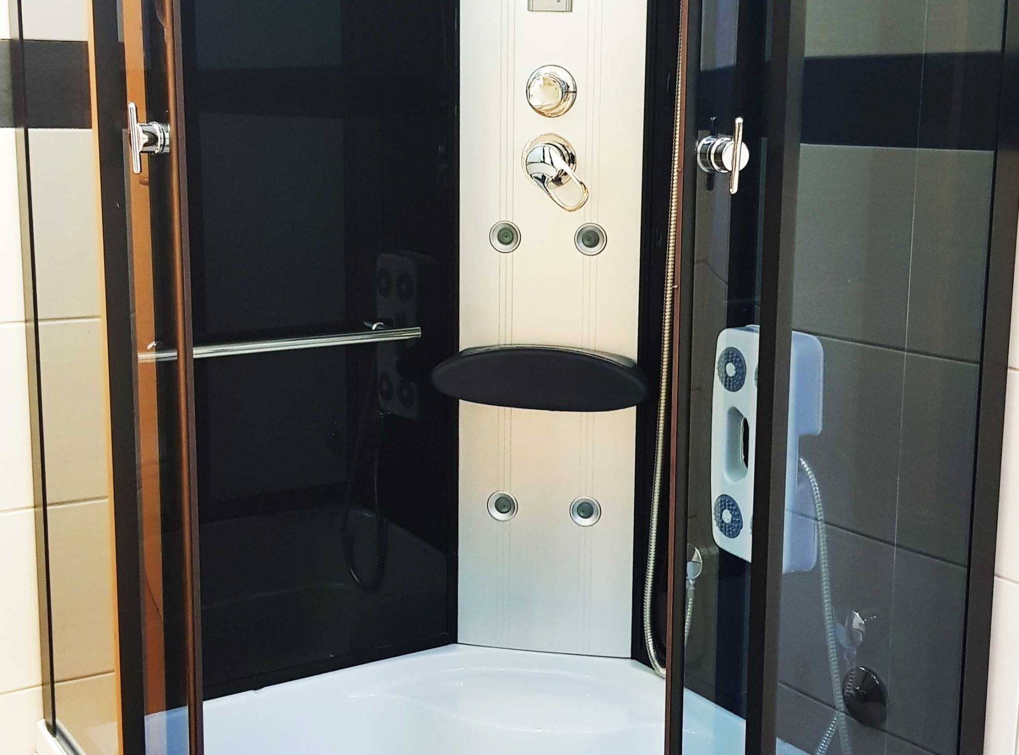 Apartamento (Two Bedroom Apartment with Balcony an) | Baño | Ducha y toallas