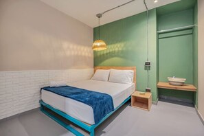 Schreibtisch, Bügeleisen/Bügelbrett, WLAN, Bettwäsche