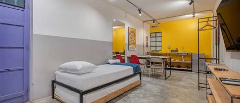 1 soveværelse, skrivebord, strygejern/strygebræt, weekendseng