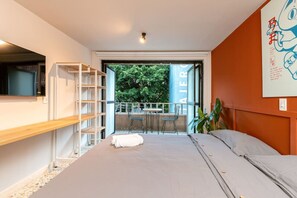 1 室のベッドルーム、デスク、アイロン / アイロン台、旅行用ベビーベッド