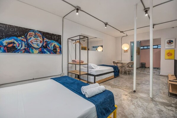 1 Schlafzimmer, Schreibtisch, Bügeleisen/Bügelbrett, Reisekinderbett