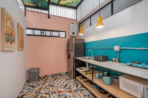 Microwave, oven, coffee/tea maker, cookware/dishes/utensils