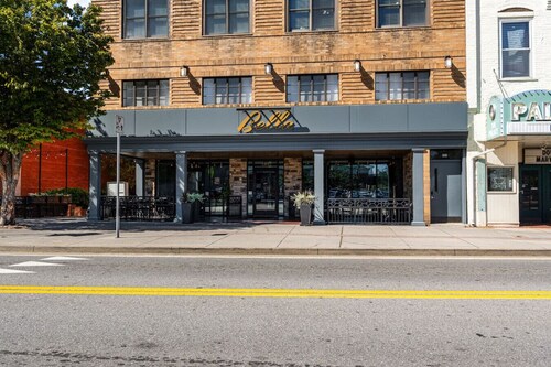 Scot's Suite - Downtown Maryville Loft