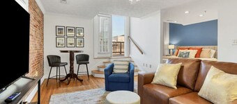 Blue Bella a Downtown Maryville Loft