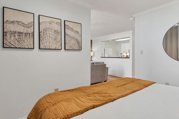 1 habitación, escritorio, tabla de planchar con plancha y wifi 