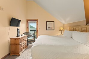 2 bedrooms, free WiFi, bed sheets - Condo w/ Cozy Gas Fireplace and Private Balcony w/ Mountain Views! (Keystone)