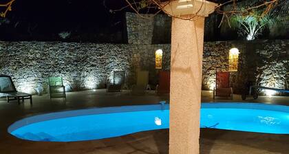 New villa for 15 people with private heated pool