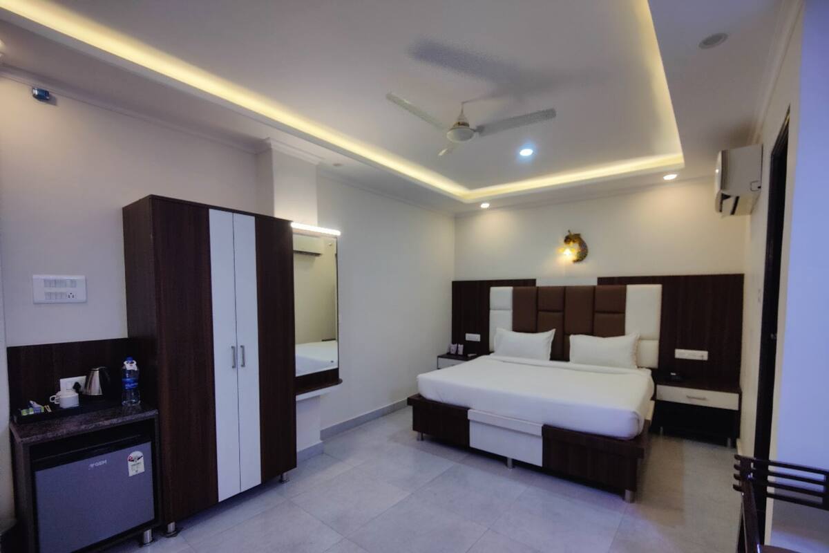 Executive Double Room, City View | WiFi (free), bed sheets