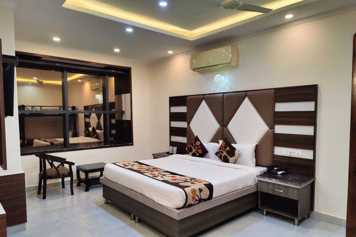 Premium Double Room, City View | WiFi (free), bed sheets