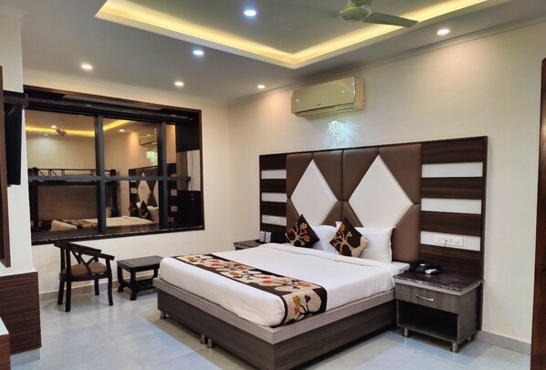 Dobbeltrom – premium, byutsikt | Wi-fi (inkludert) og sengetøy