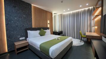 Deluxe-lejlighed - balkon - byudsigt | 1 soveværelse, pengeskab på værelset, mørklægningsgardiner, lydisolering