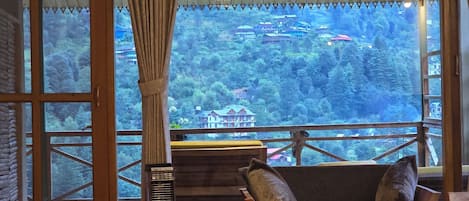Classic Double Room, Balcony | Desk, soundproofing, free WiFi