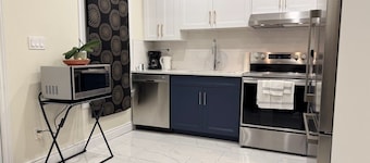 Steps to Caesars, Riverfront & Dining! Hot Tub Add-On, Sleeps 9 Guests