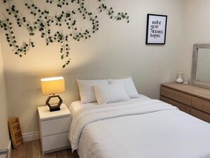 3 bedrooms, desk, iron/ironing board, free WiFi - 🎰🚶‍♂️ Steps to Caesars 🌊 Riverfront 🍽️ Dining 💦 Hot Tub Add-On 🛏️ Sleeps 9 (Windsor)